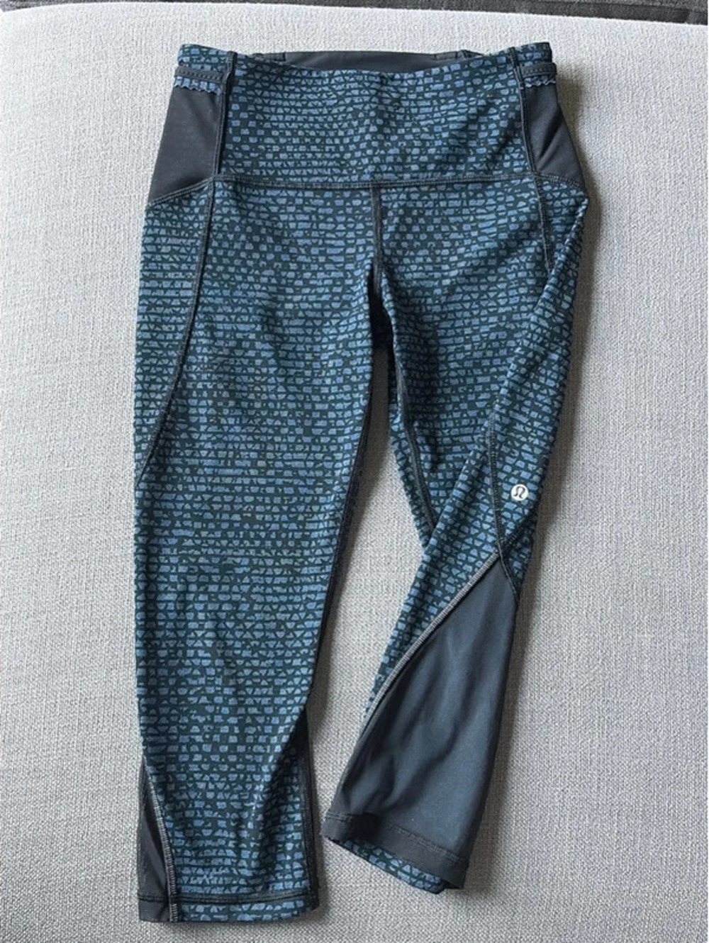 Lululemon Navy and Black Cropped Yoga Pants
